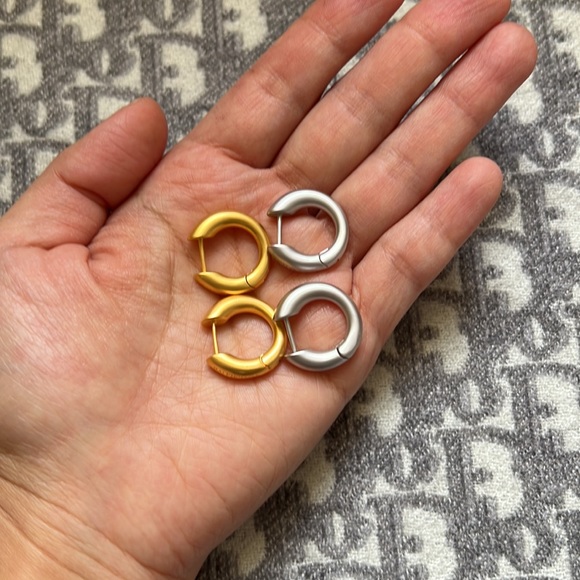 💎Designer Inspired hoop earrings simple minimalist gold & silver - Picture 4 of 5